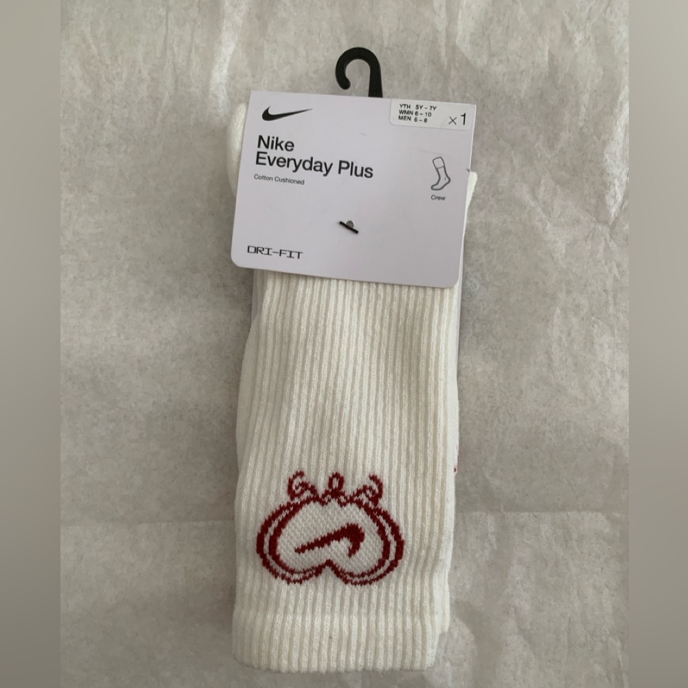 NWT Nike Everyday Dri-FIT Crew Socks Sail Team Crimson Unisex Heart